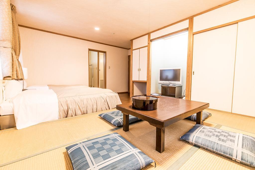 Petit Hotel Enchante Hakuba Exterior photo
