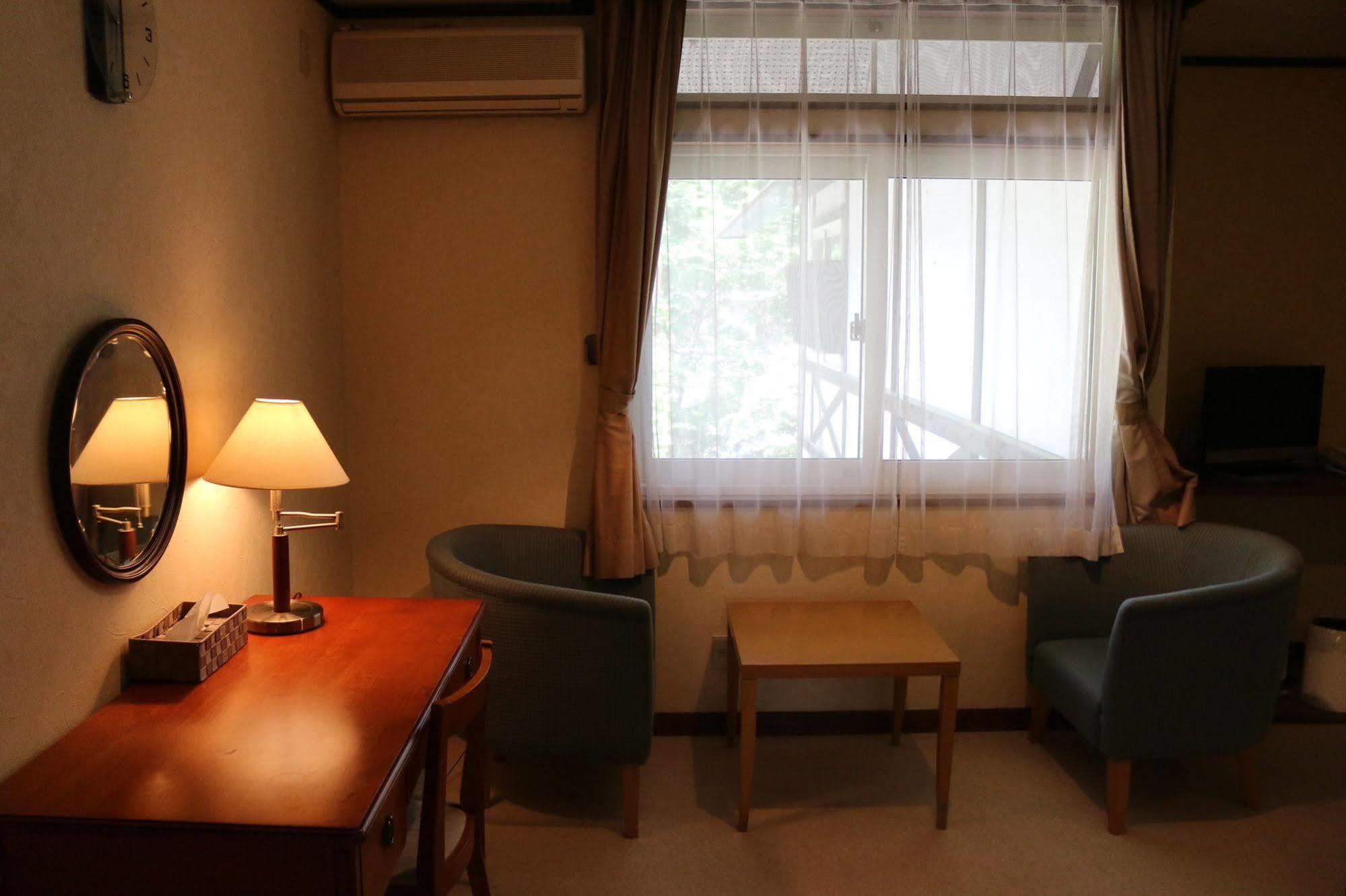 Petit Hotel Enchante Hakuba Exterior photo