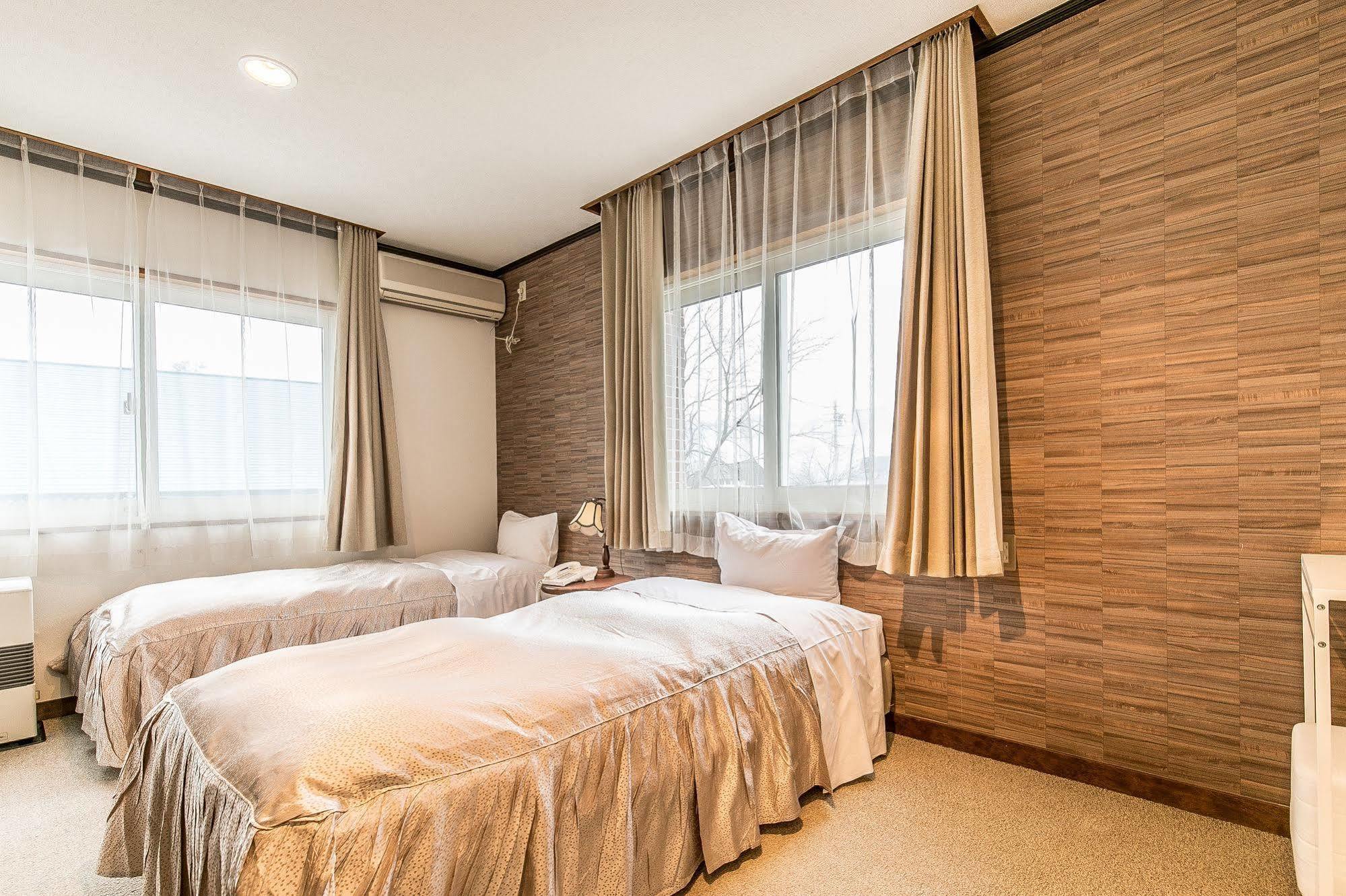 Petit Hotel Enchante Hakuba Exterior photo